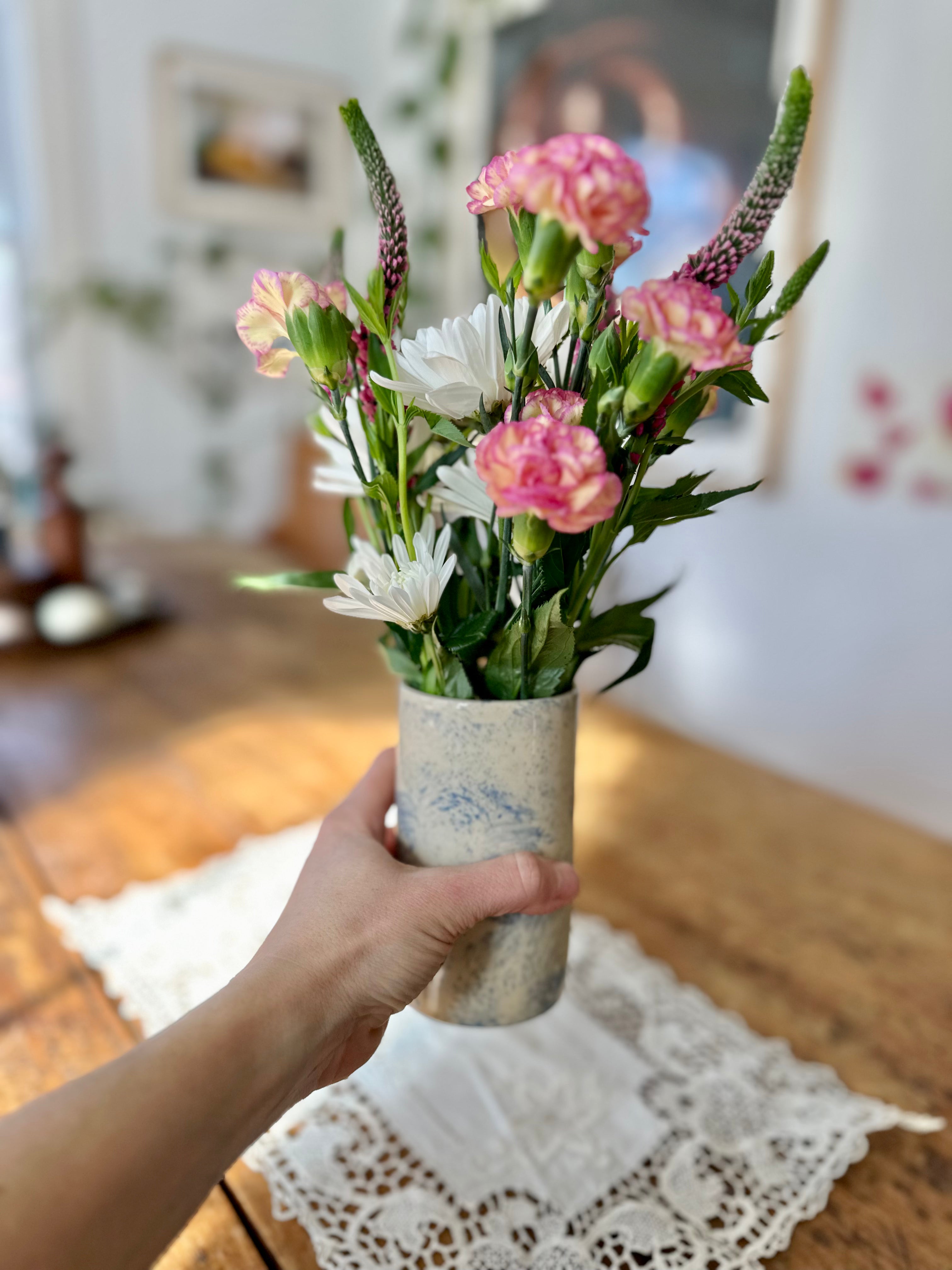 Simple Vase Light Swirl