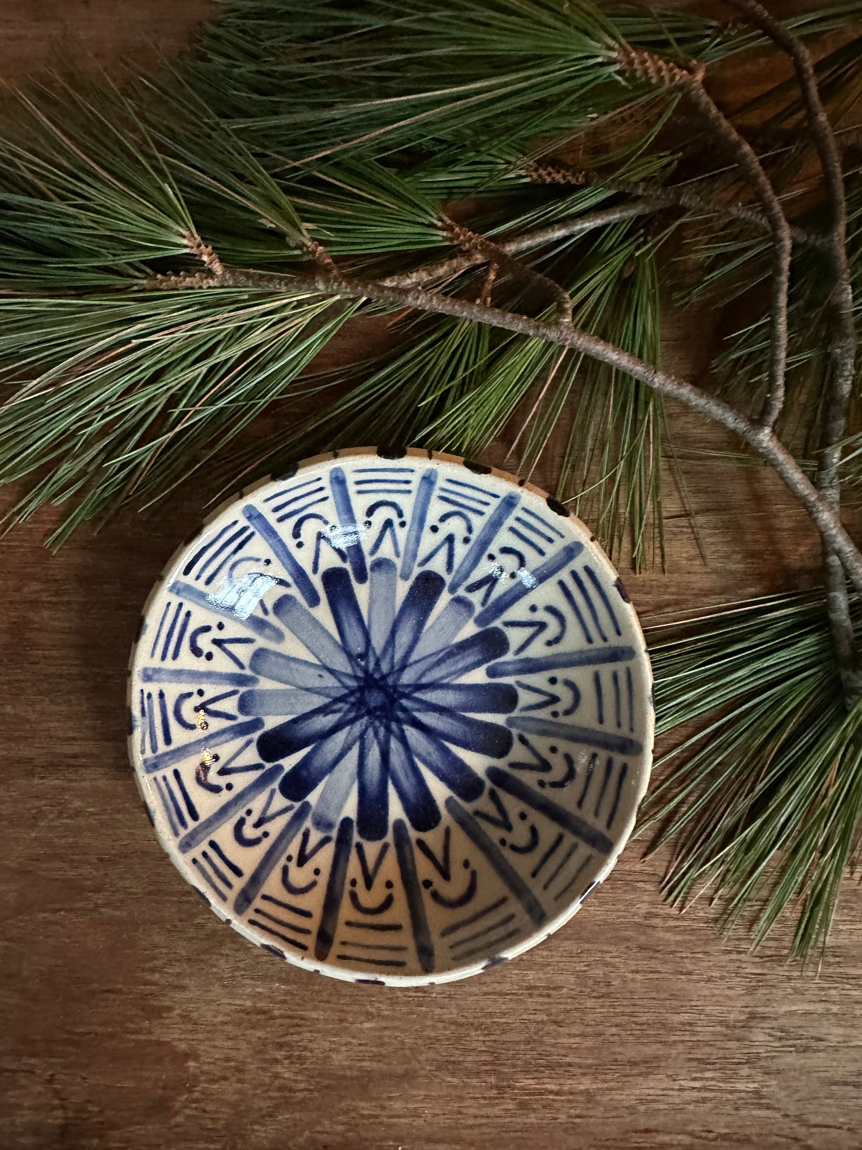 Small shallow bowl in Fantasier No. 2