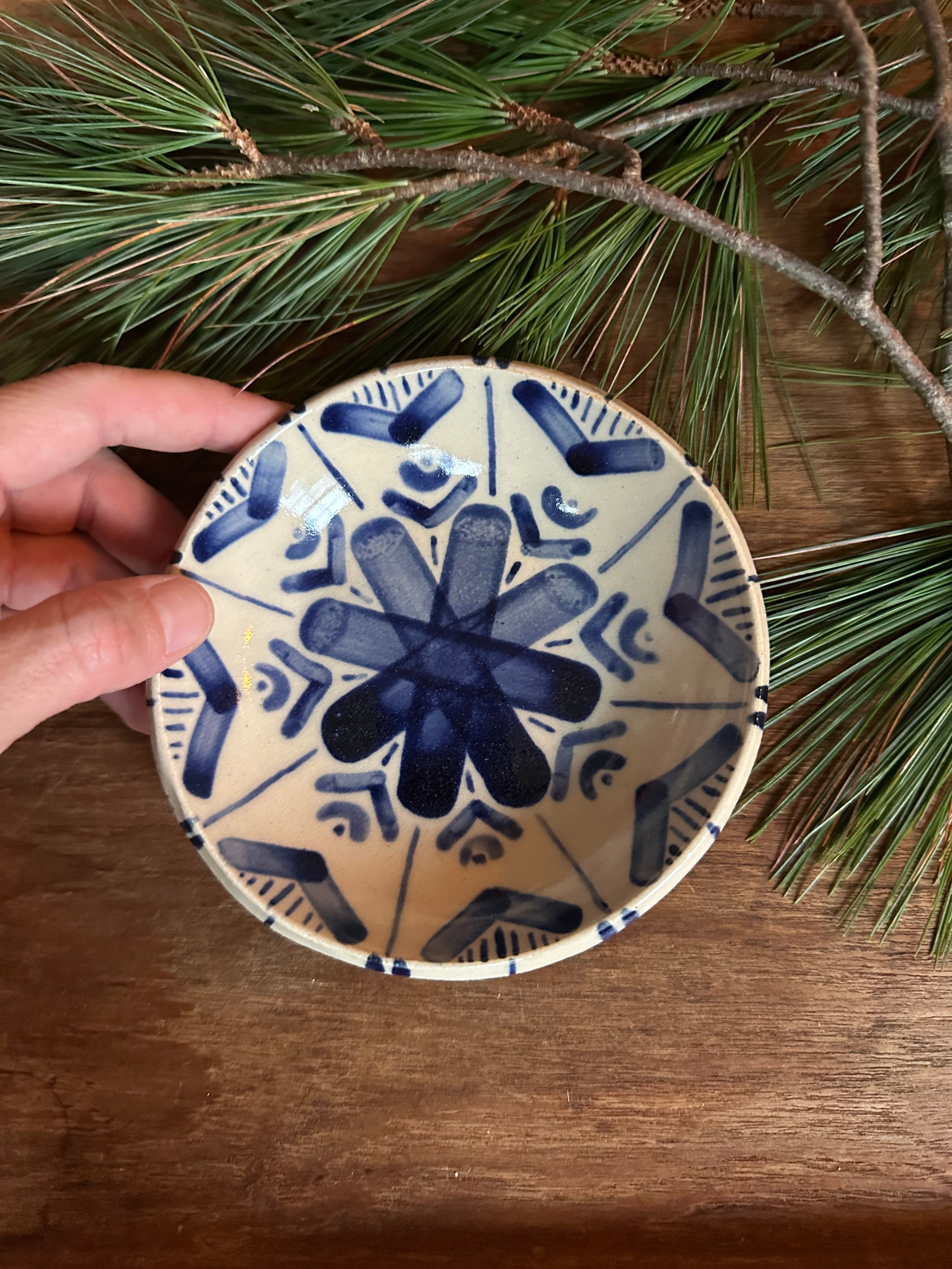 Small shallow bowl in Fantasier No. 3