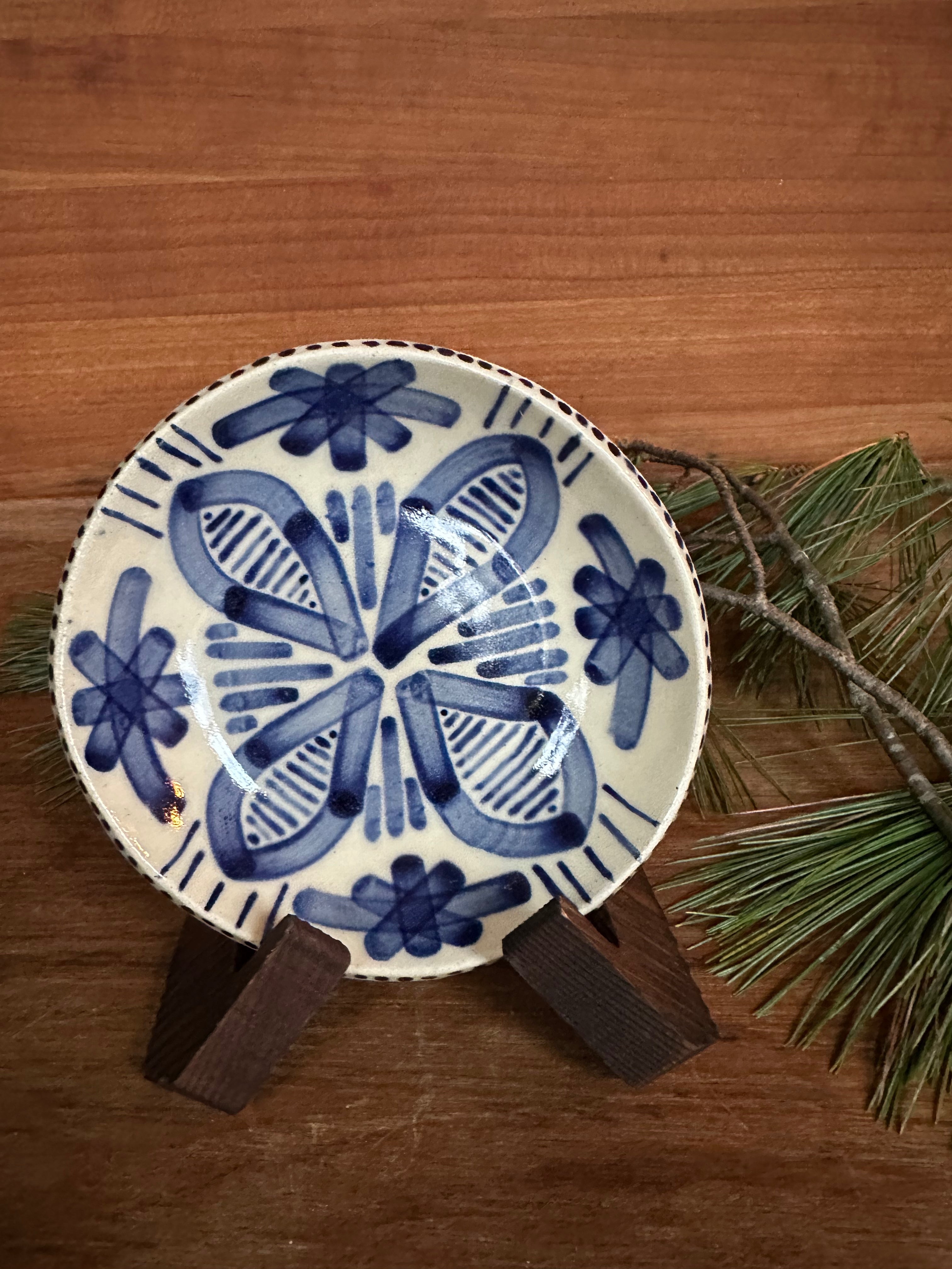 Small shallow bowl in Fantasier No. 5