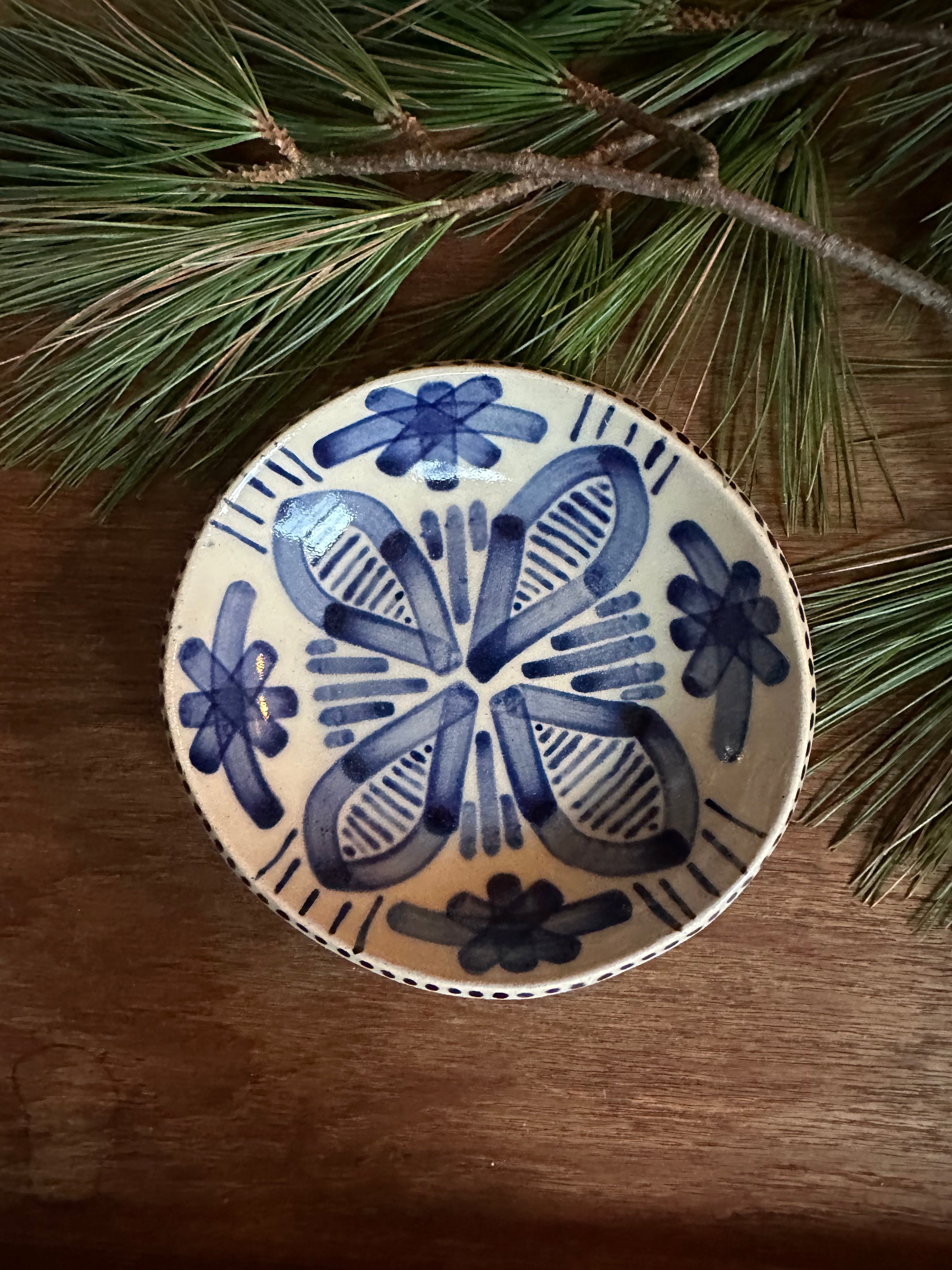 Small shallow bowl in Fantasier No. 5