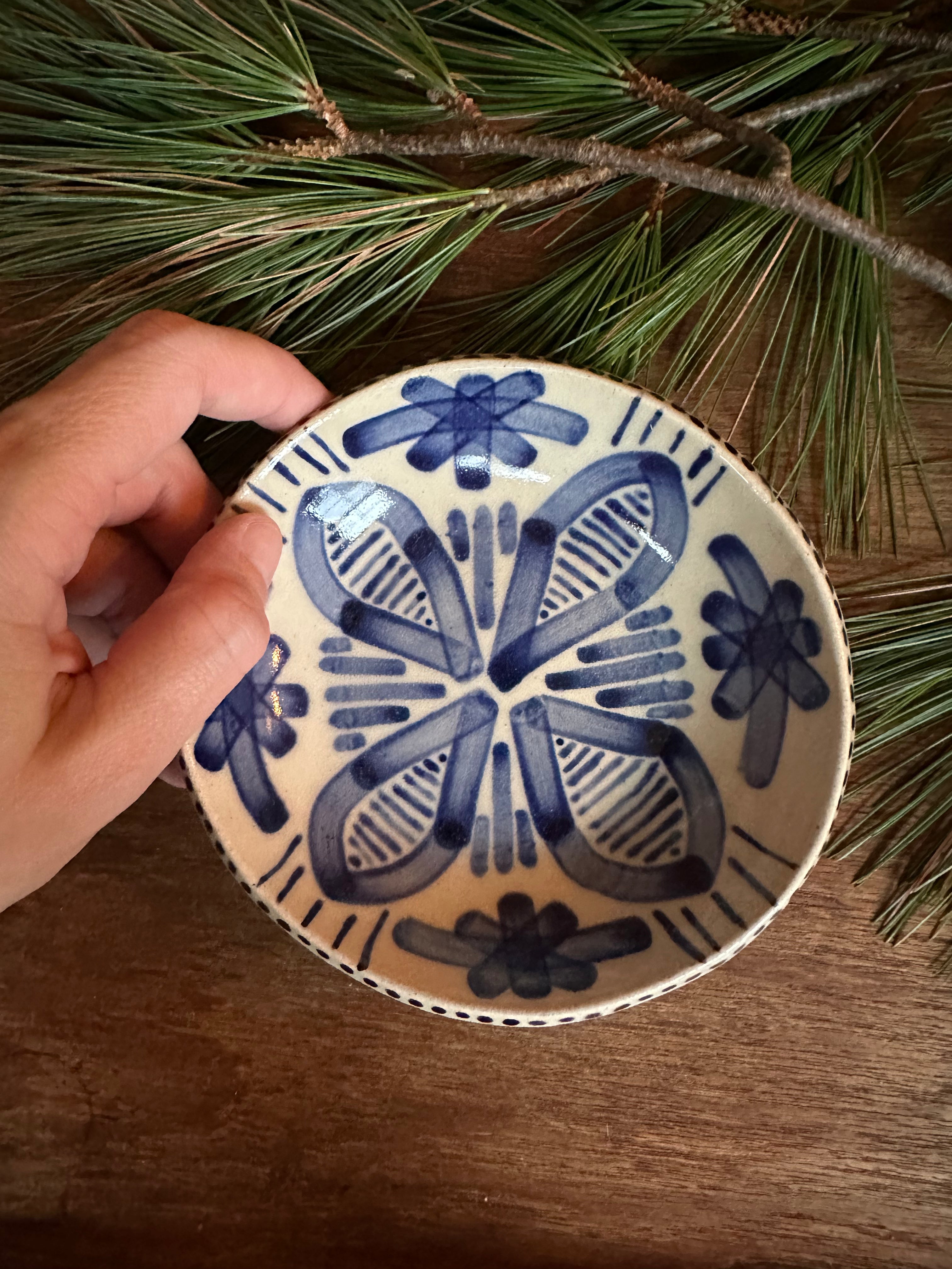 Small shallow bowl in Fantasier No. 5