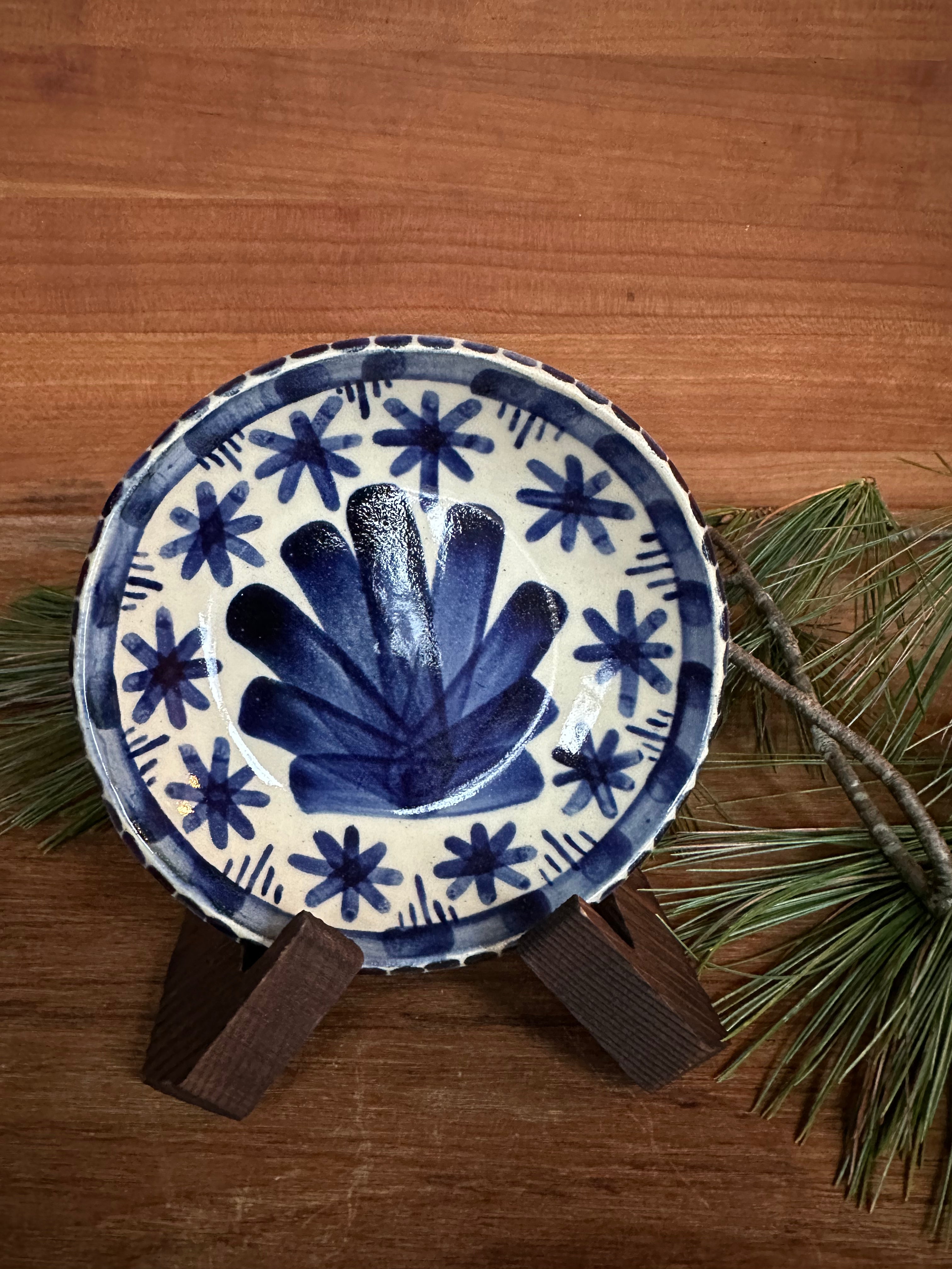 Small shallow bowl in Fantasier No. 6