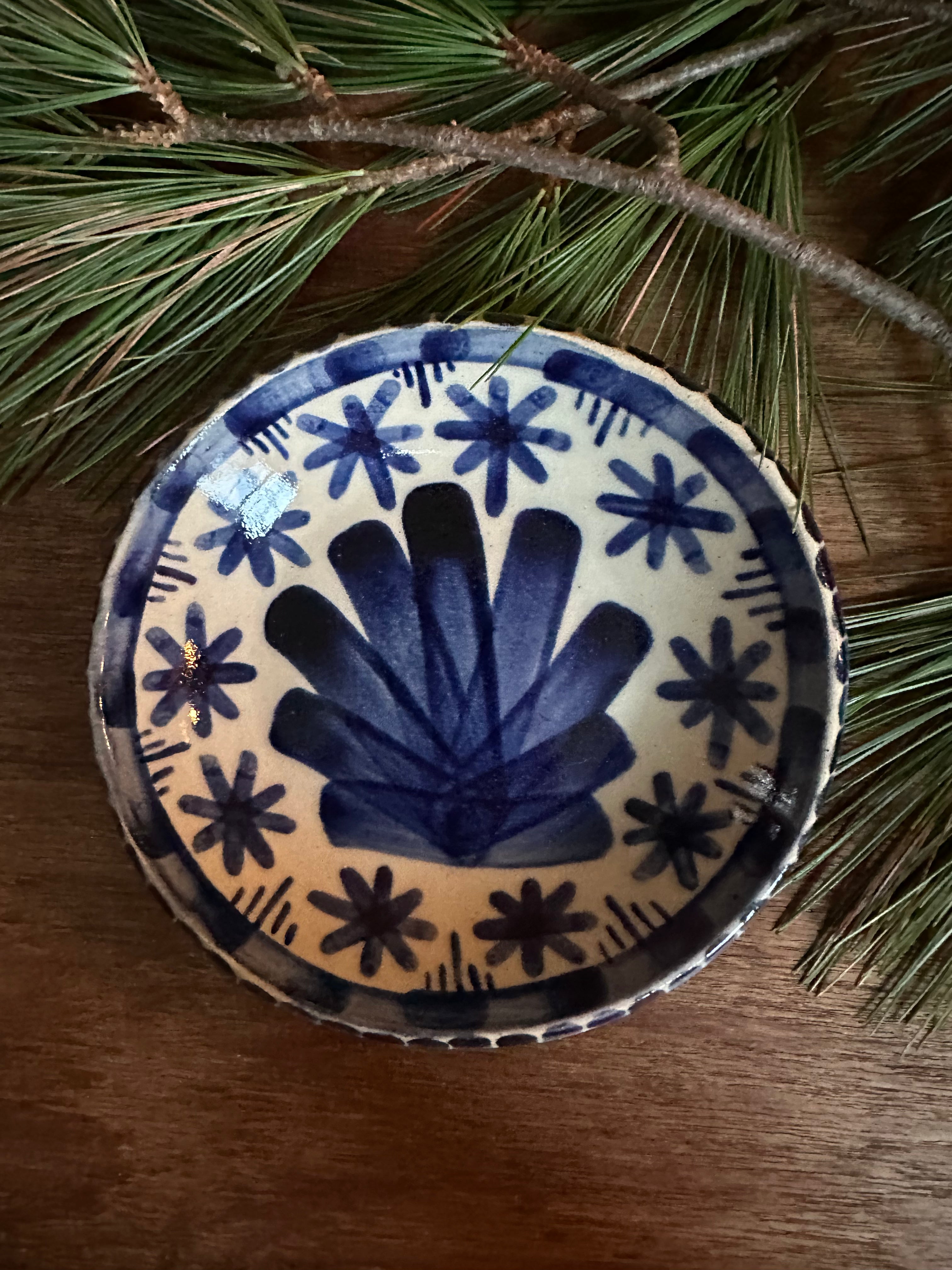 Small shallow bowl in Fantasier No. 6