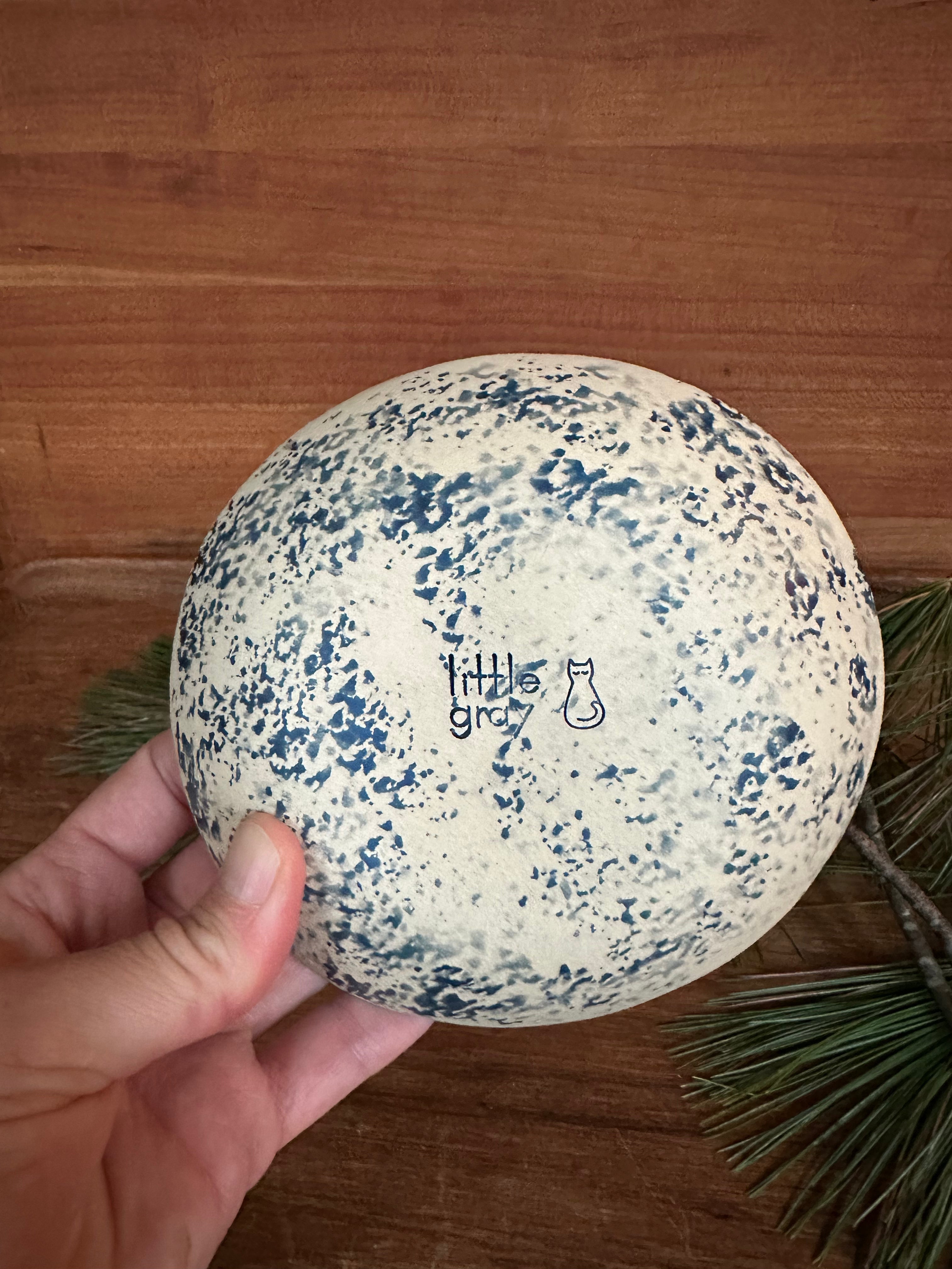 Small shallow bowl in Fantasier No. 6