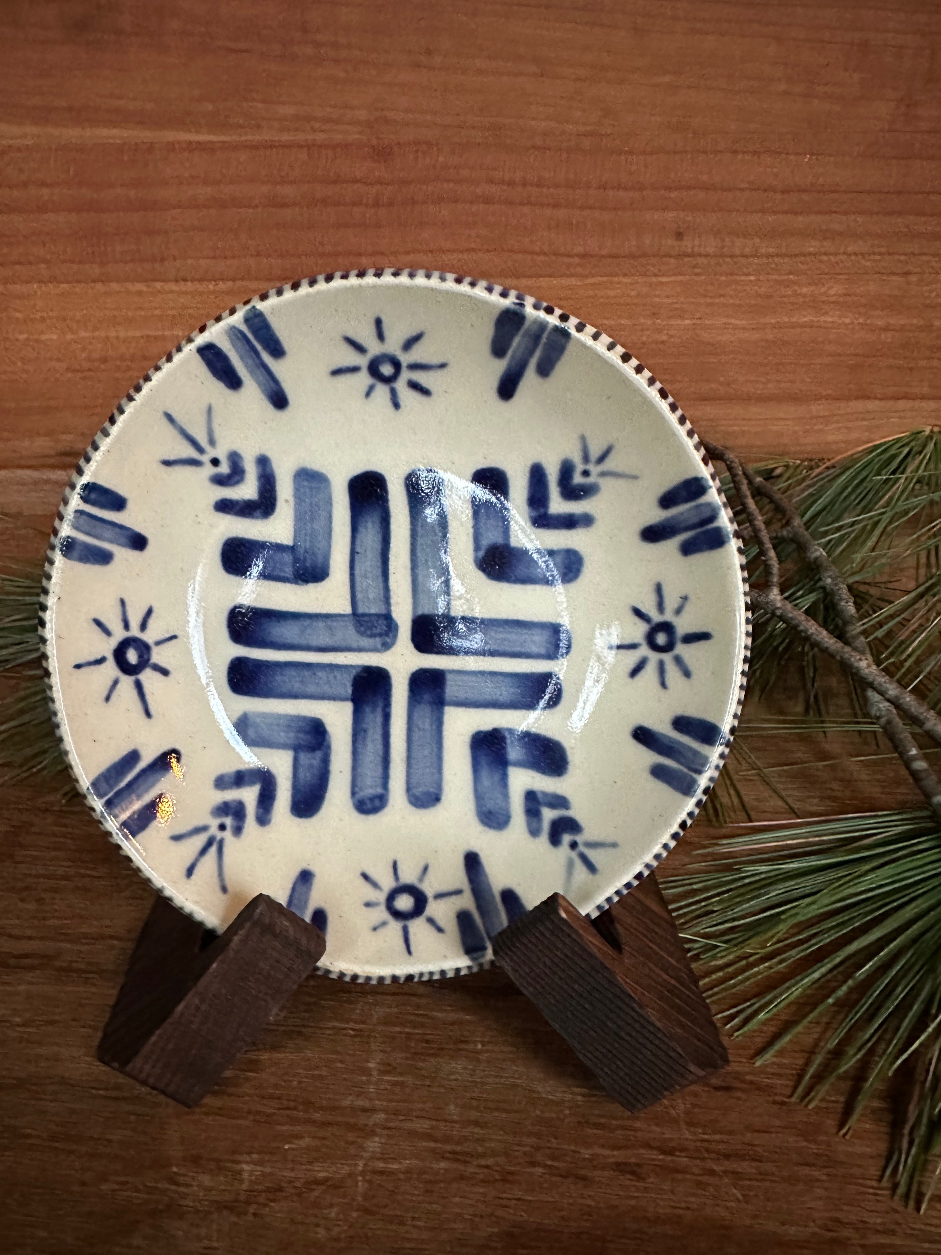 Small shallow bowl in Fantasier No. 7