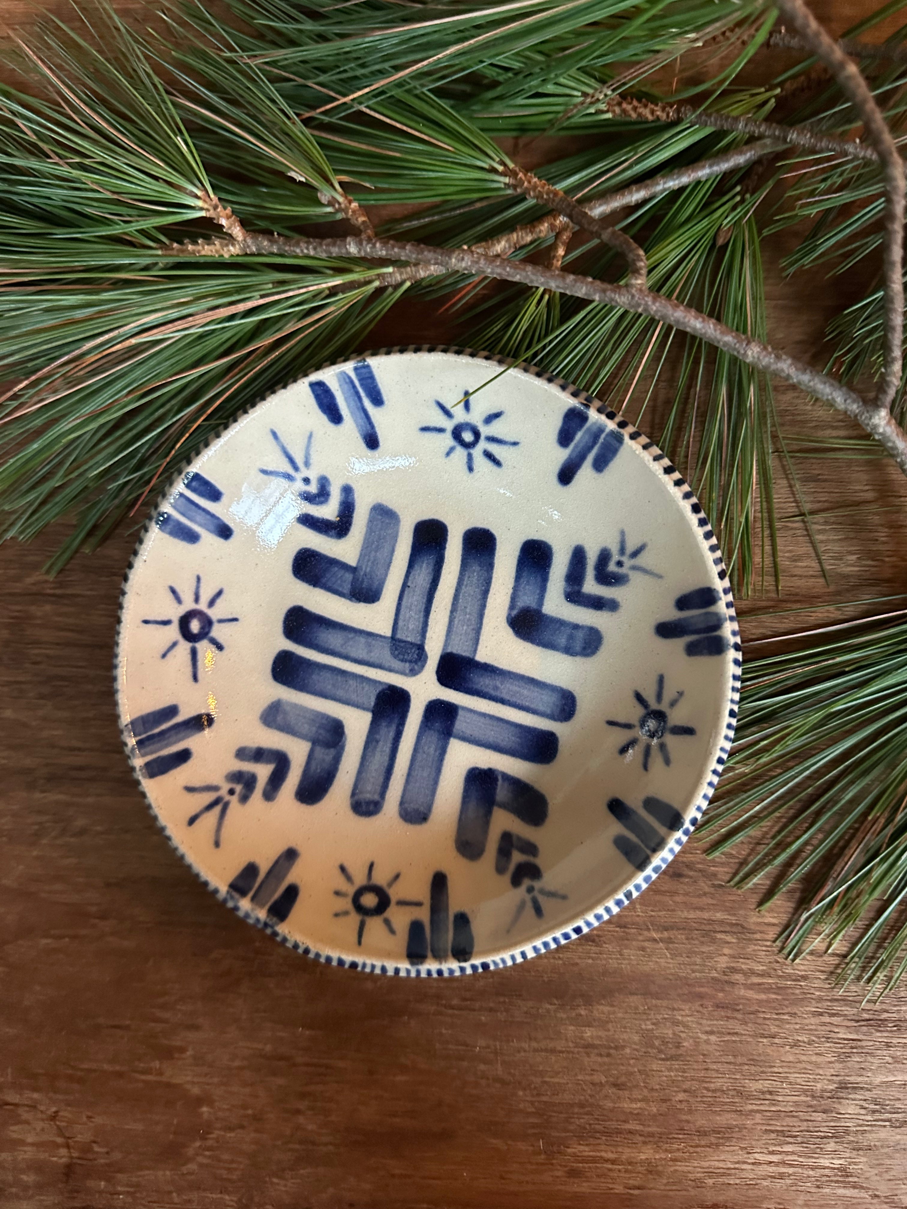 Small shallow bowl in Fantasier No. 7