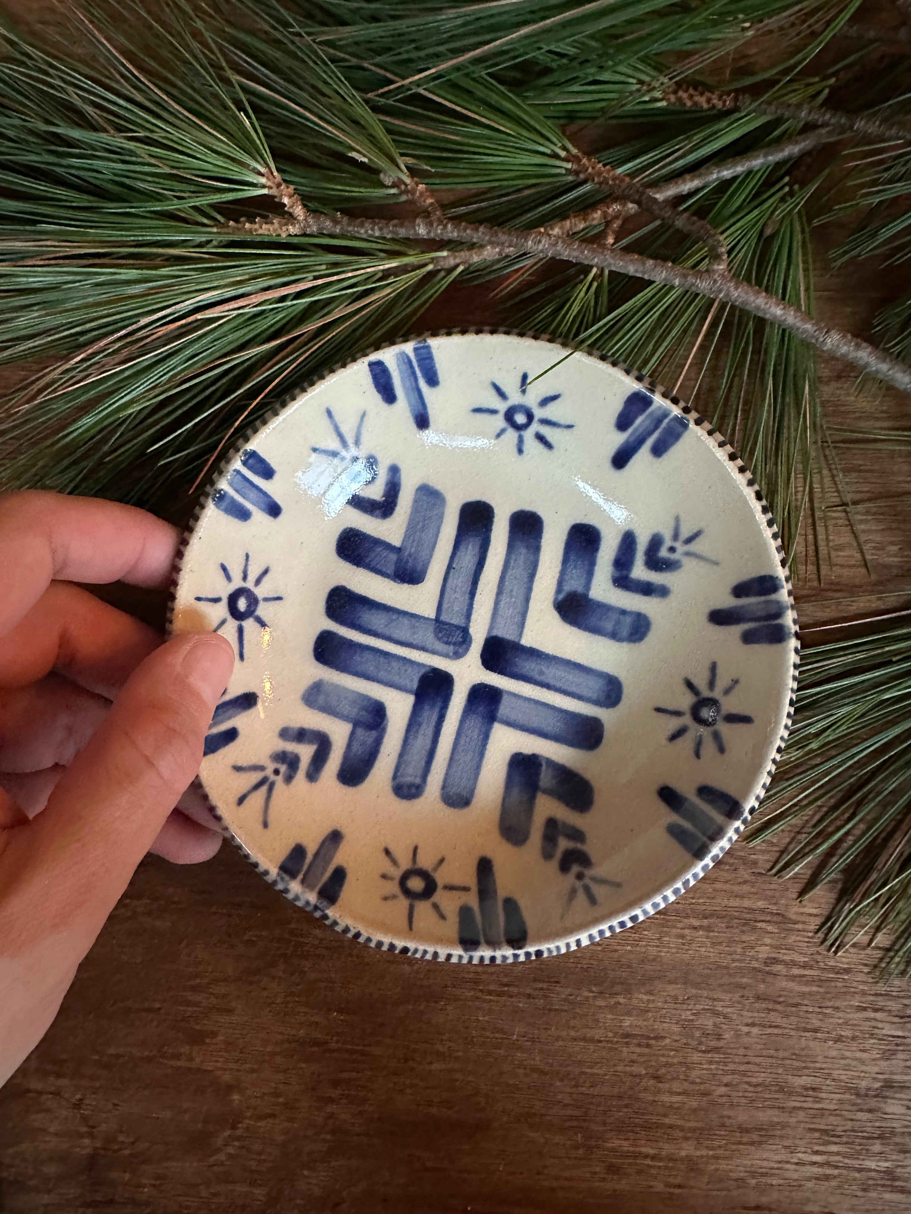 Small shallow bowl in Fantasier No. 7