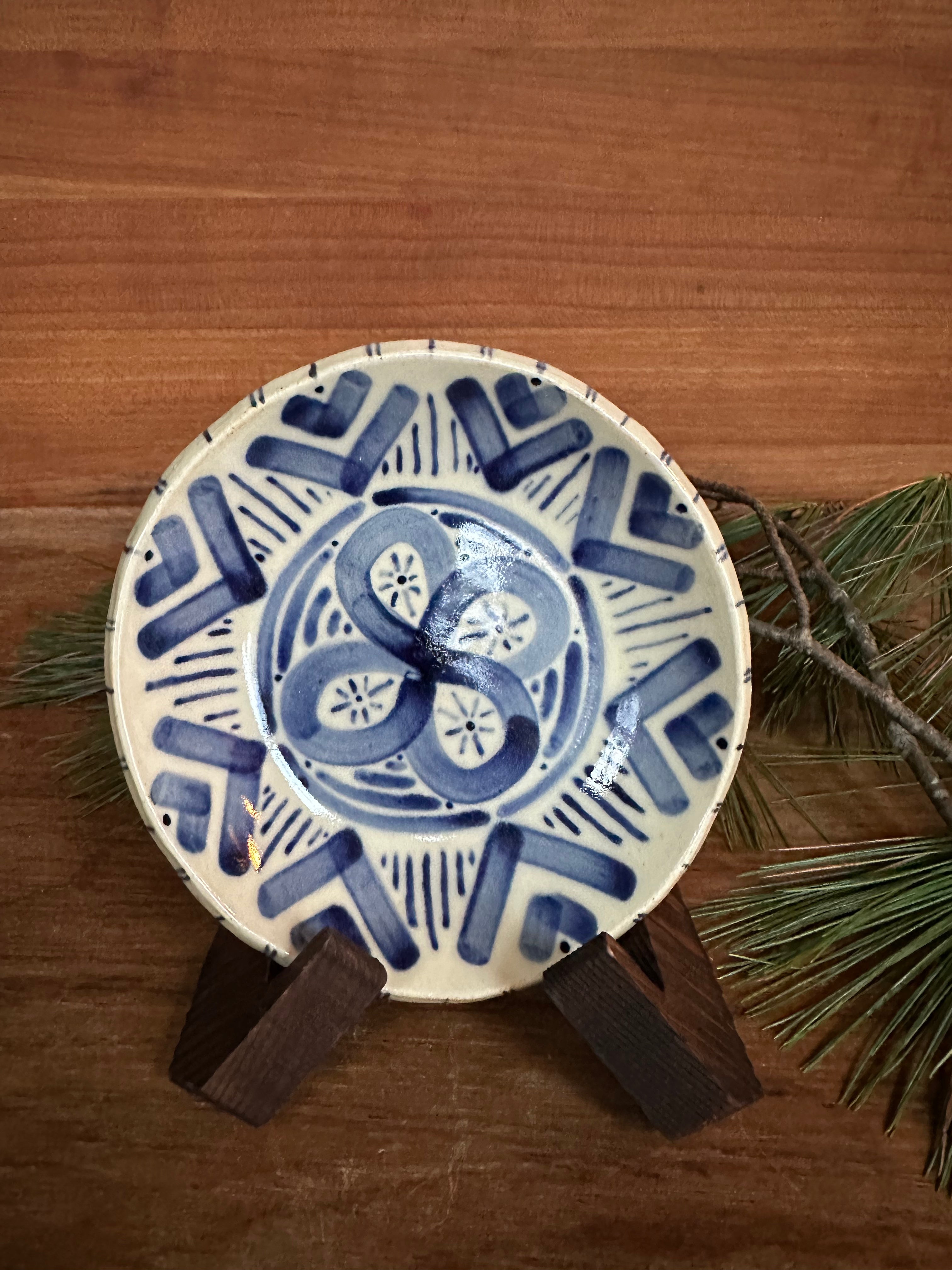 Small shallow bowl in Fantasier No. 8