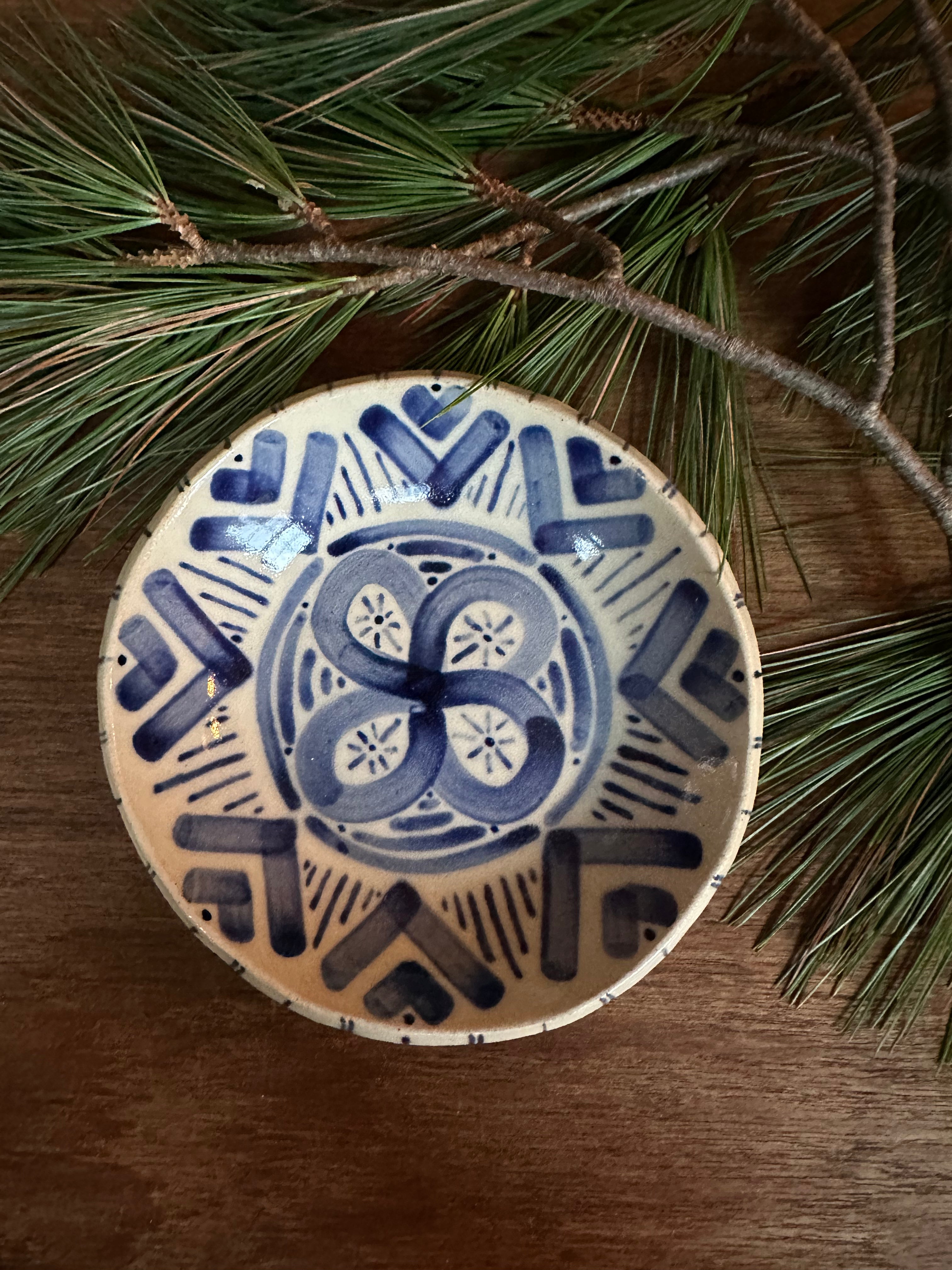 Small shallow bowl in Fantasier No. 8