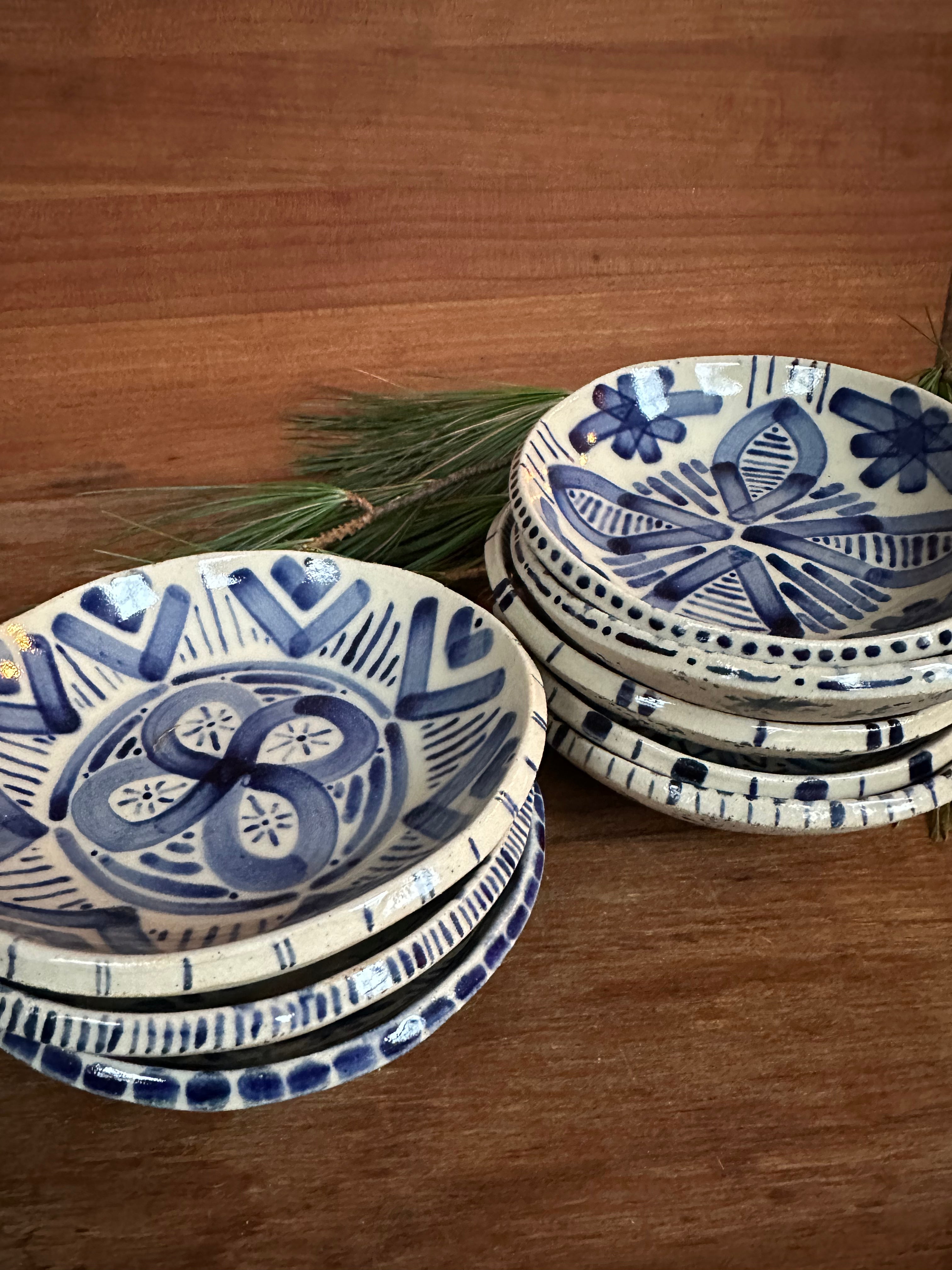 Small shallow bowl in Fantasier No. 7