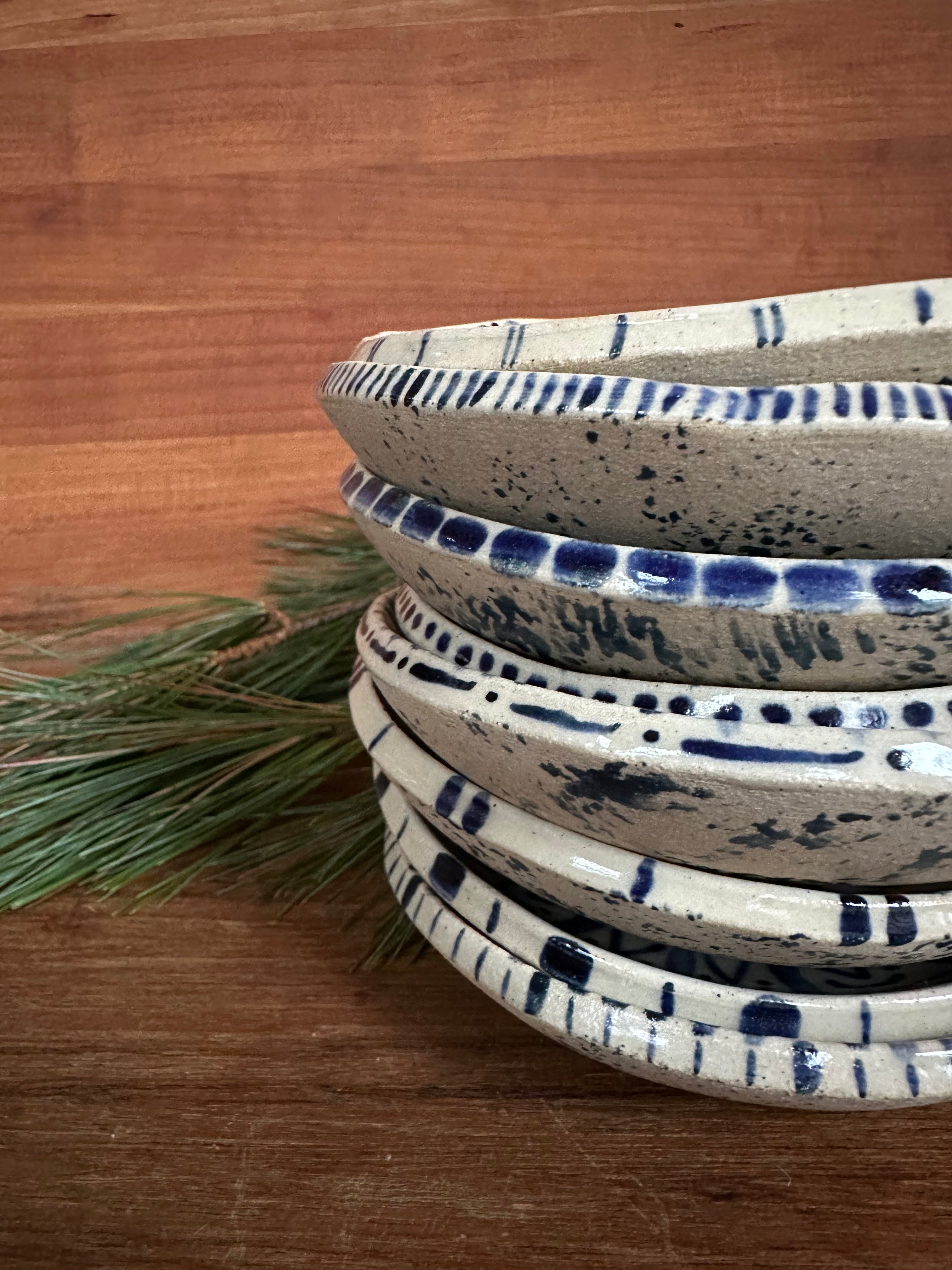 Small shallow bowl in Fantasier No. 7