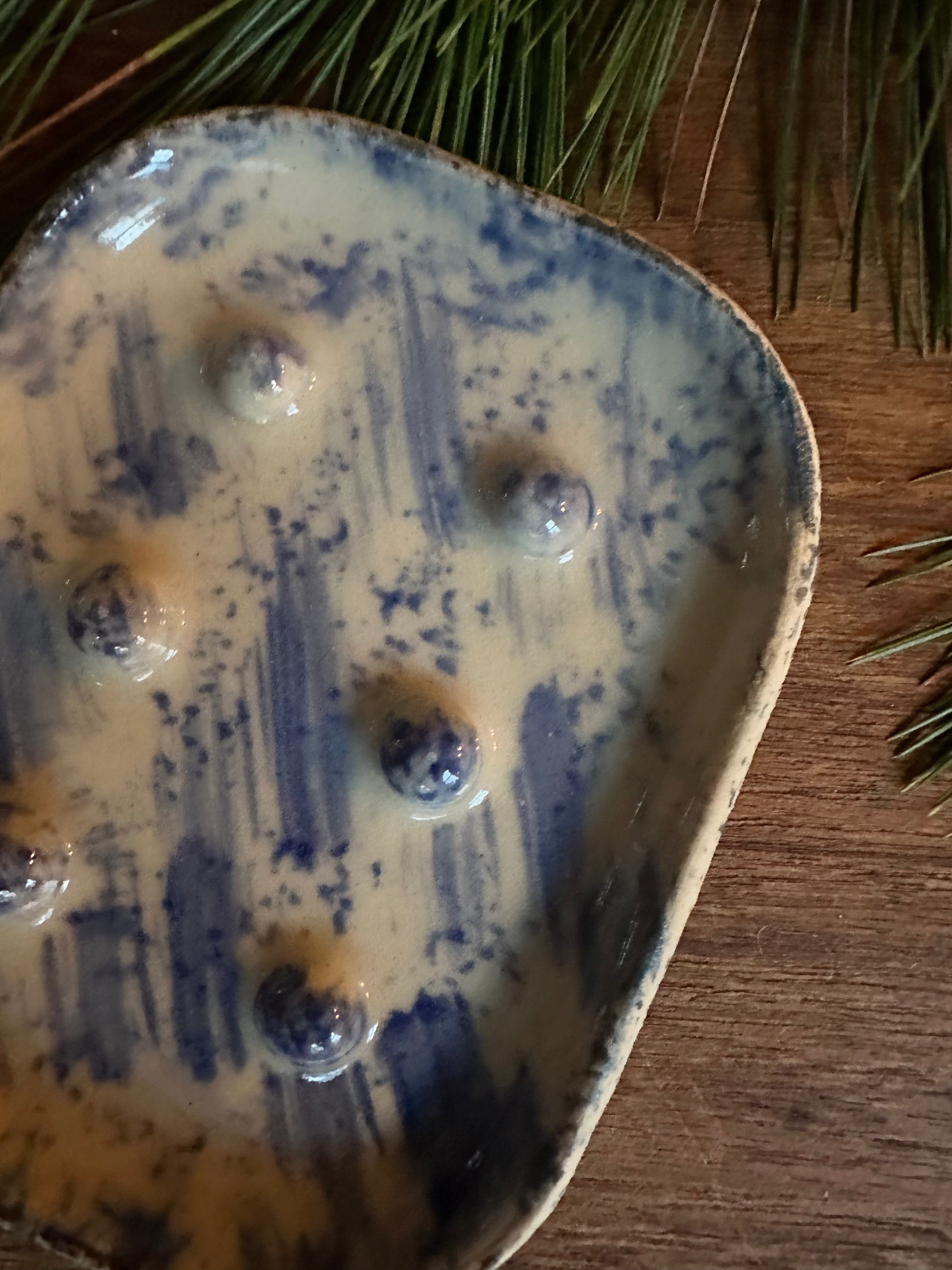 Såpa (Soap) Dish in Light Rain