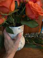 Load image into Gallery viewer, Everyday Vase in Light Swirl
